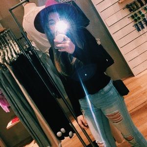 Meet your Posher, Sydney